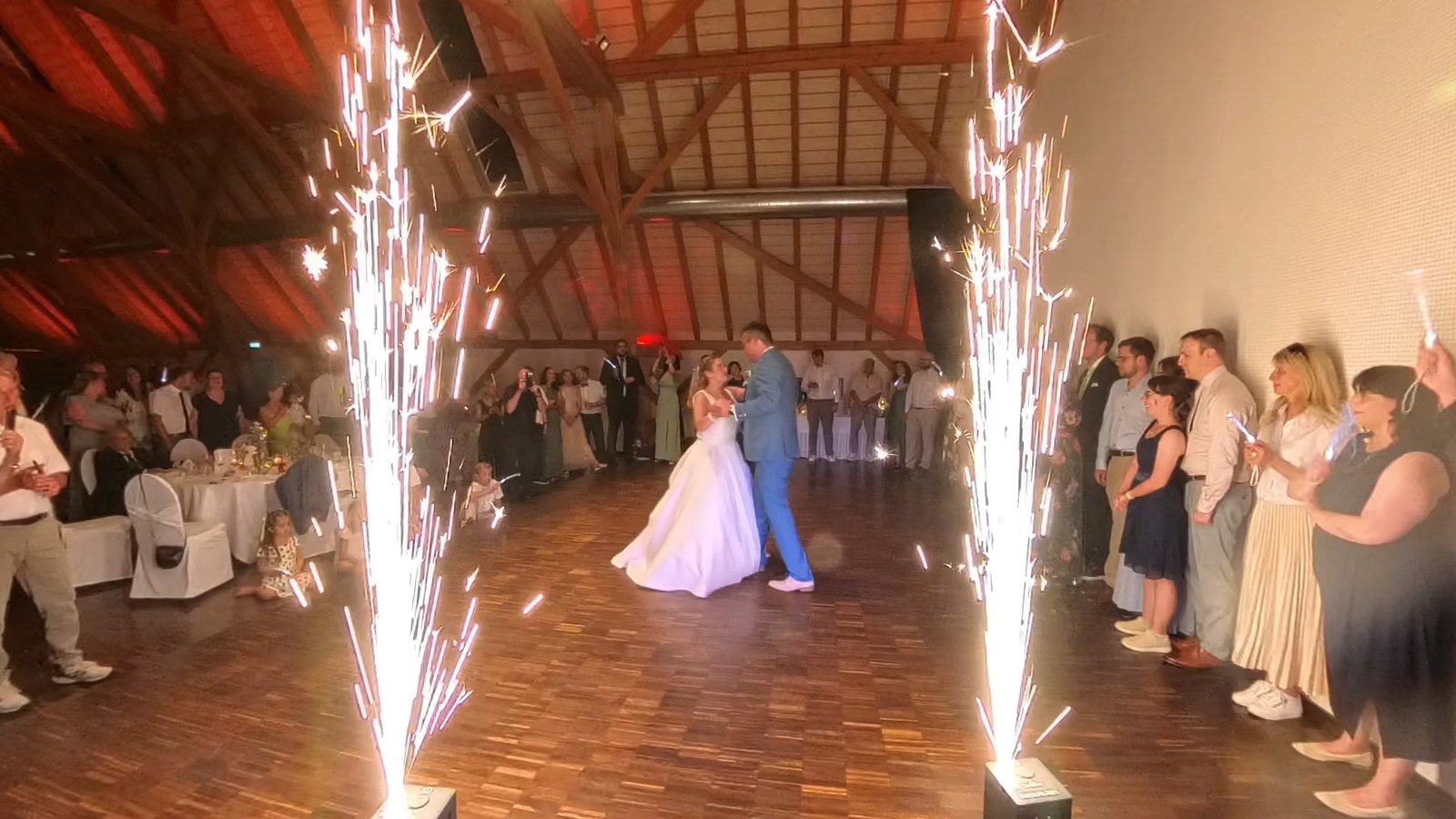 Eröffnungstanz von Kaja und Robin mit Cold Sparklern